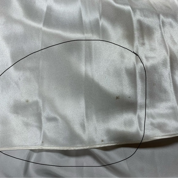 NWT Flora Nikrooz Ivory Night Gown&Robe. S/M. See pics for stains on end of gown - Picture 12 of 15